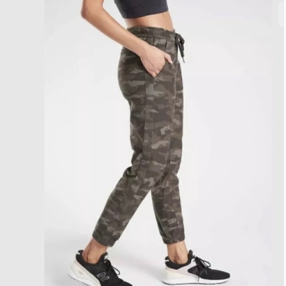 ** Athleta Brooklyn Textured Lined Joggers Camo Size 2